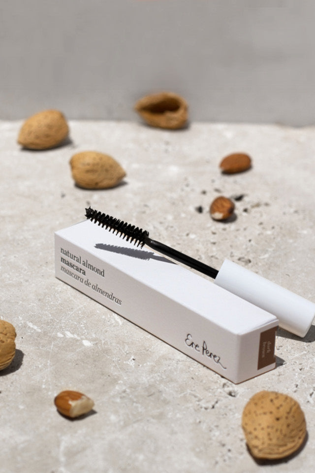 Natural Almond Mascara - dark brown, 10ml