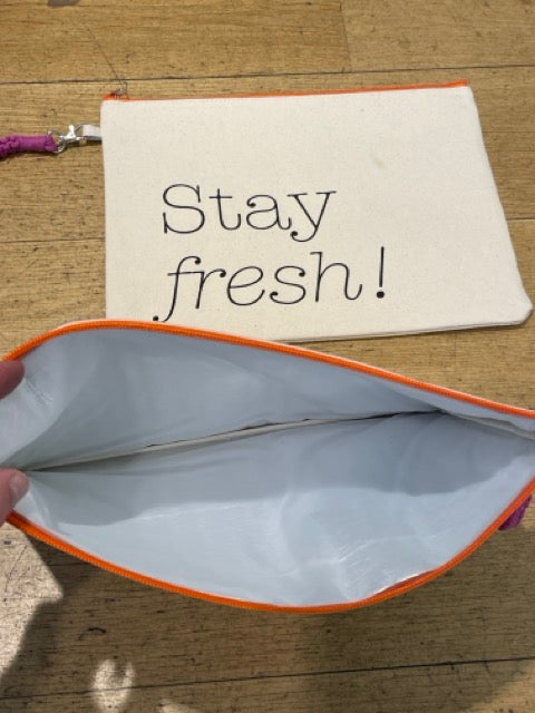 Kühltasche für Kosmetik + Schutzhülle für Notebook (ca. 27 x 34 cm)