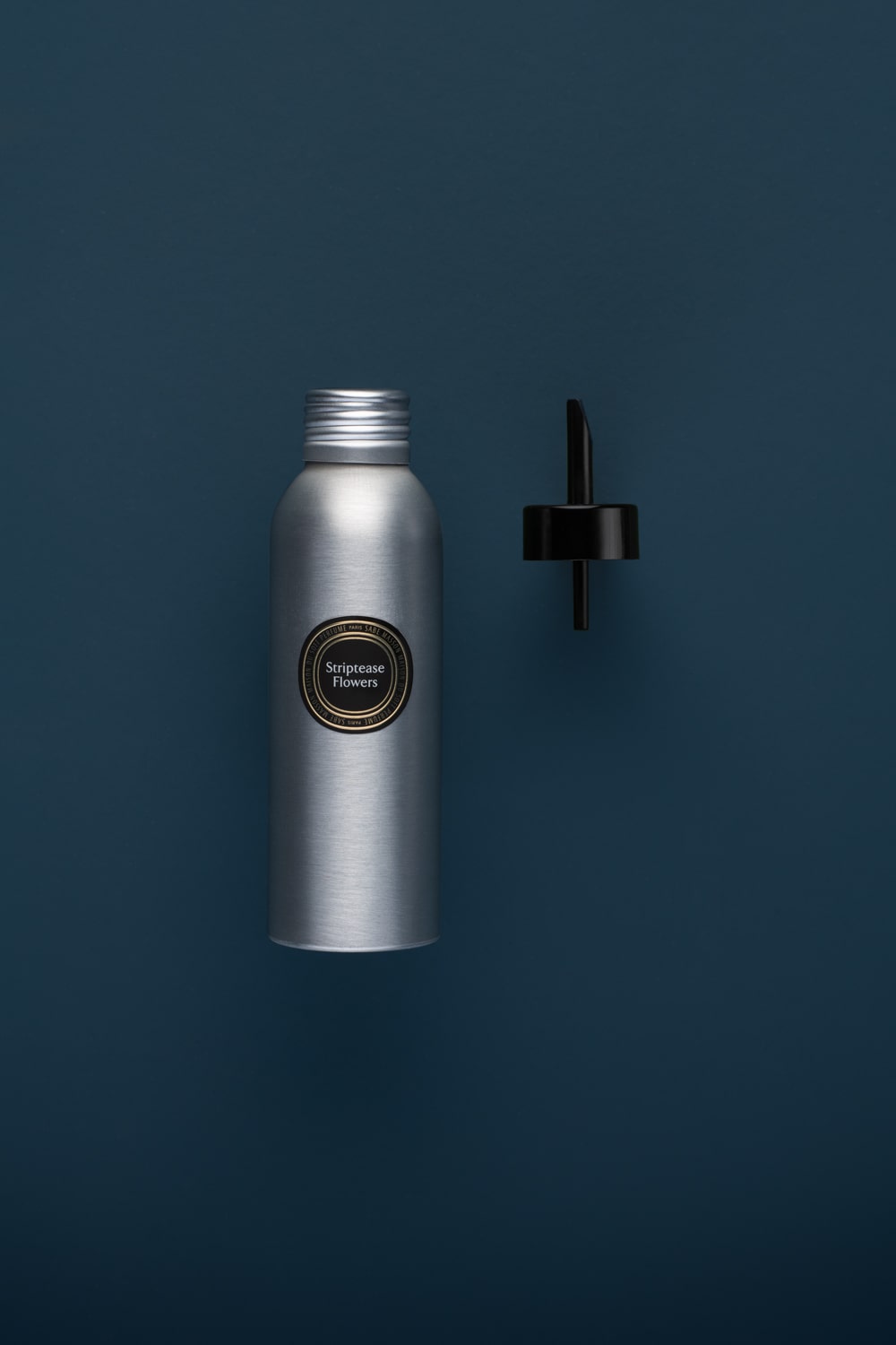 Befristete Aktion:  100ml Refill STRIPTEASE FLOWERS + kostenloser Flakon im Wert von 54 €