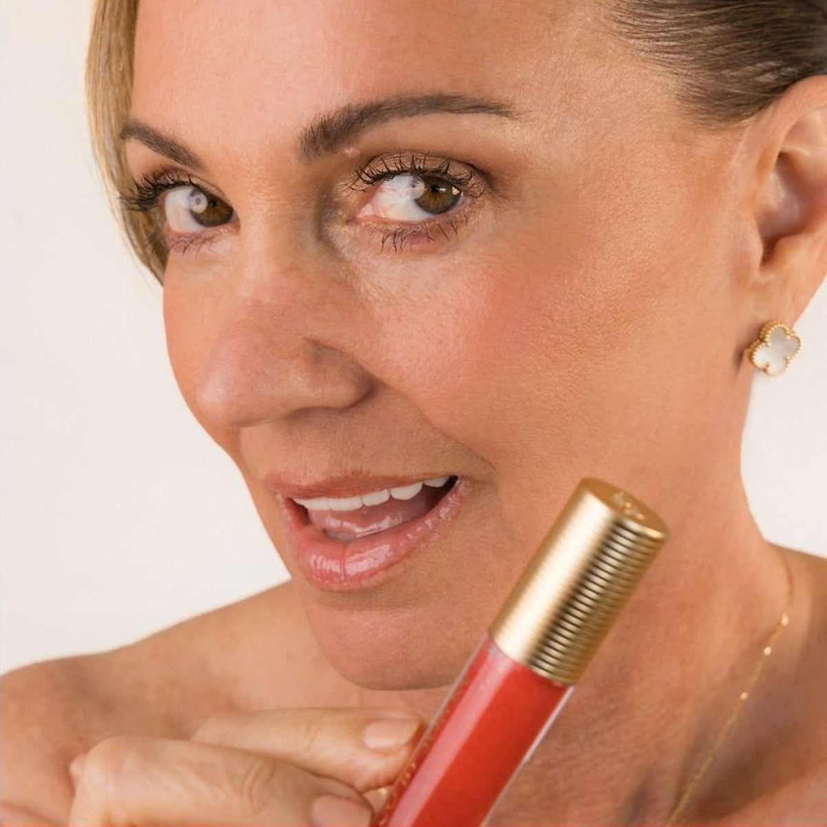 ECO BY SONYA Glory Gloss Jelly 29 – auf den Lippen getragen