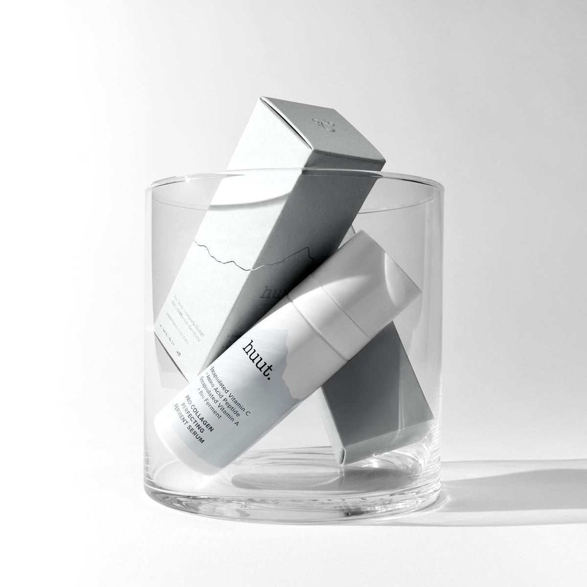 huut. Pro Collagen Perfecting Ferment Serum – Flasche und Verpackung im Glas