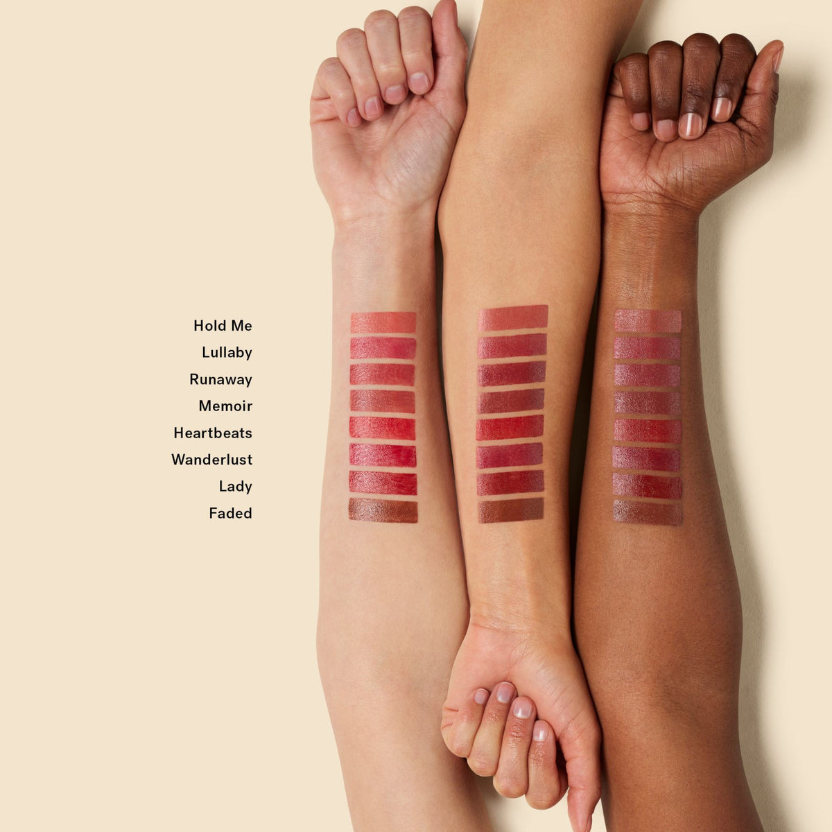 ILIA Beauty Balmy Tint Hydrating Lip Balm - Wanderlust, 4.4g – alle Farbtöne als Swatches auf drei Hauttönen