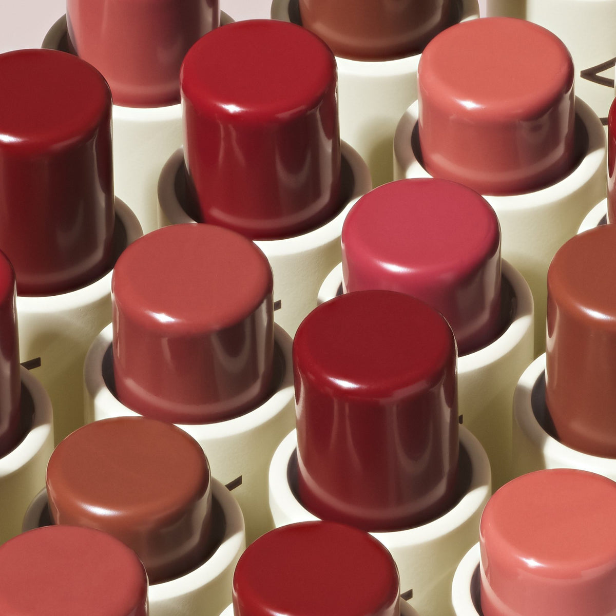 ILIA Beauty Balmy Tint Hydrating Lip Balm - Wanderlust, 4.4g – Lippenbalsame der Linie nebeneinander