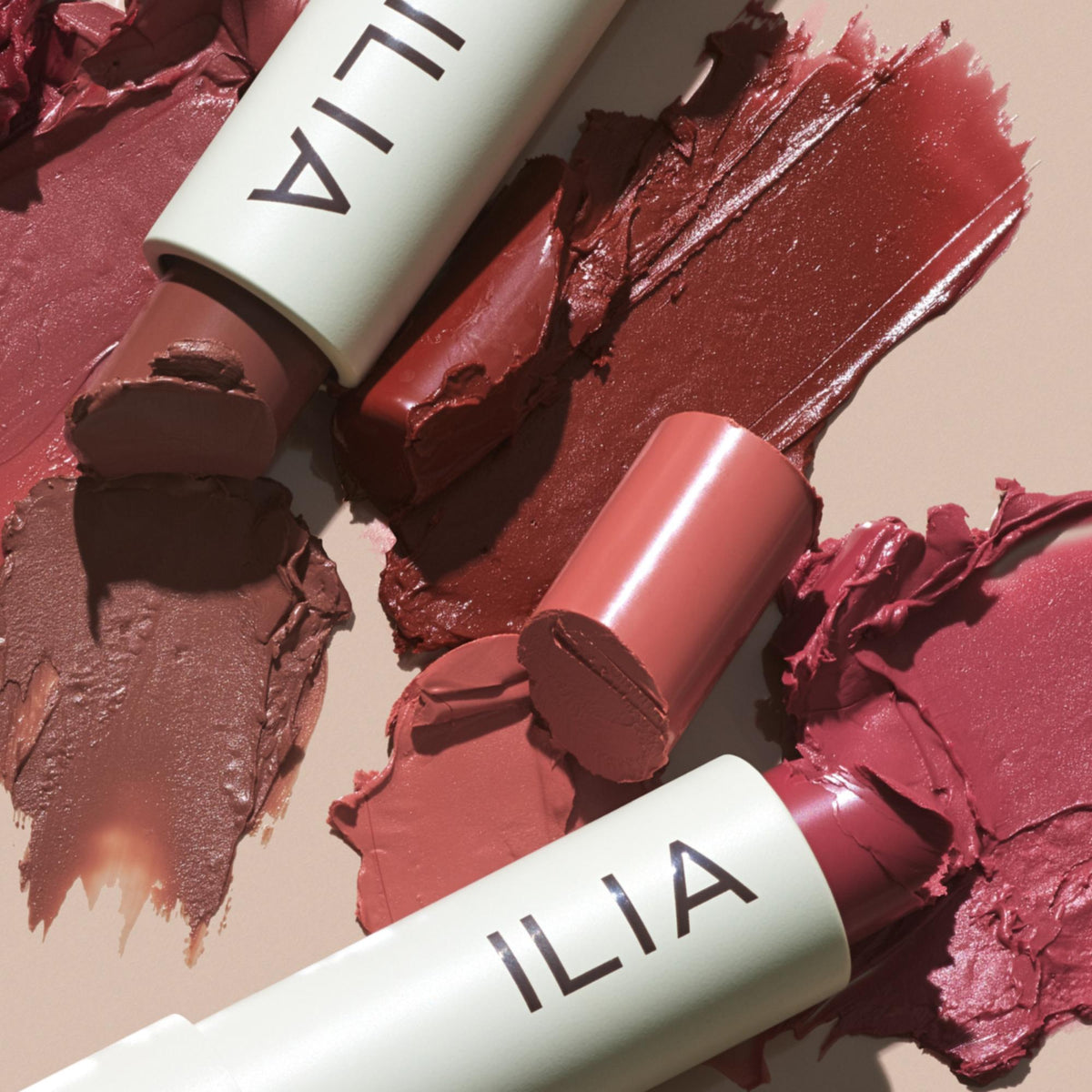 ILIA Beauty Balmy Tint Hydrating Lip Balm - Wanderlust, 4.4g – Texturen der Linie in Nahaufnahme