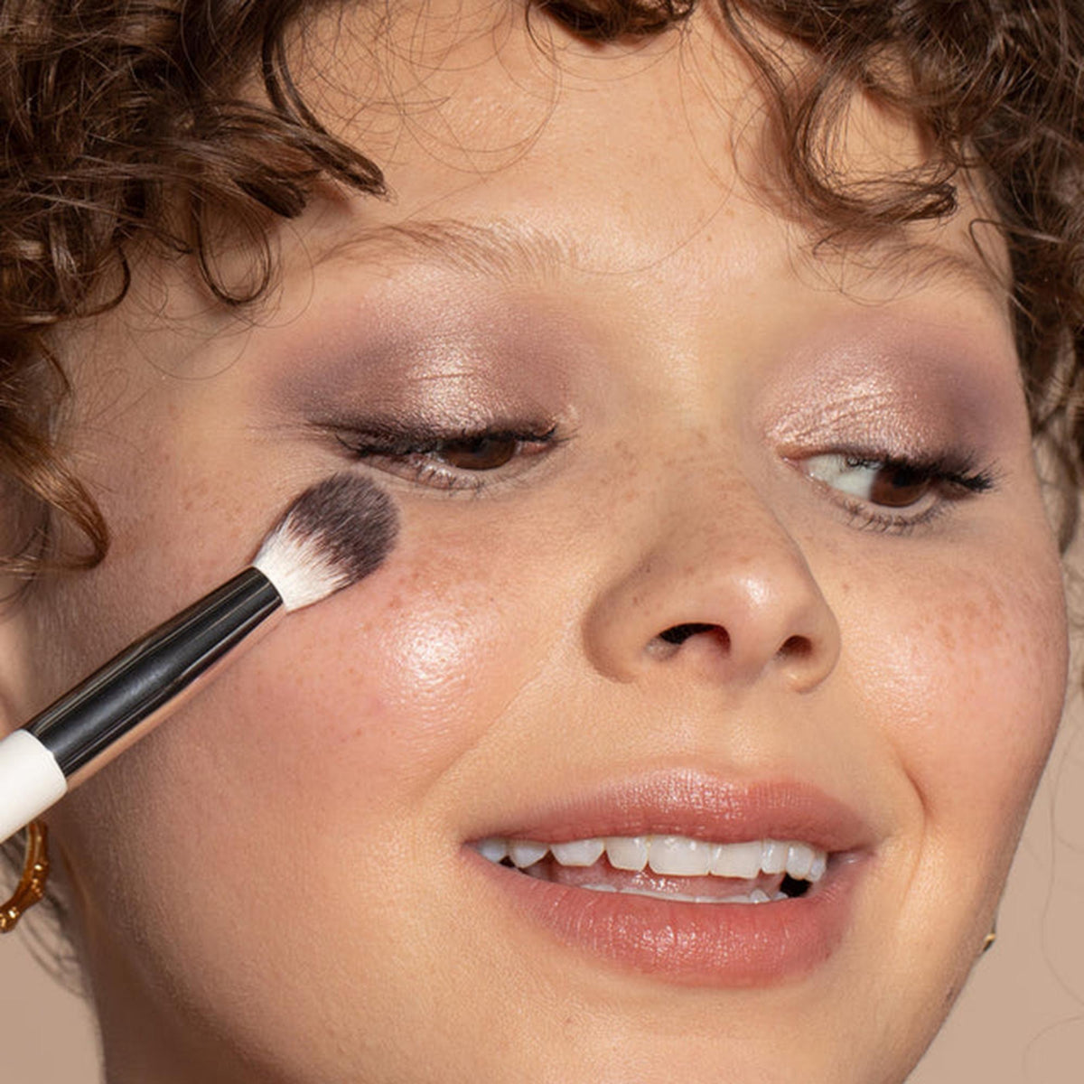 ILIA Beauty Blending Brush - Verblendpinsel – Lidschatten verblenden am Auge