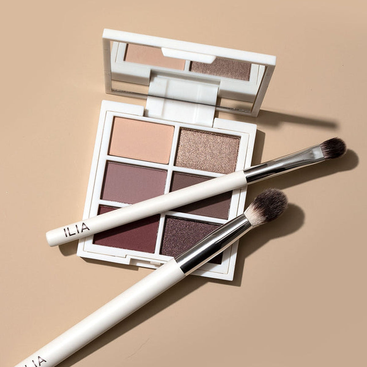 ILIA Beauty Shadow Brush - Lidschattenpinsel – mit Lidschattenpalette