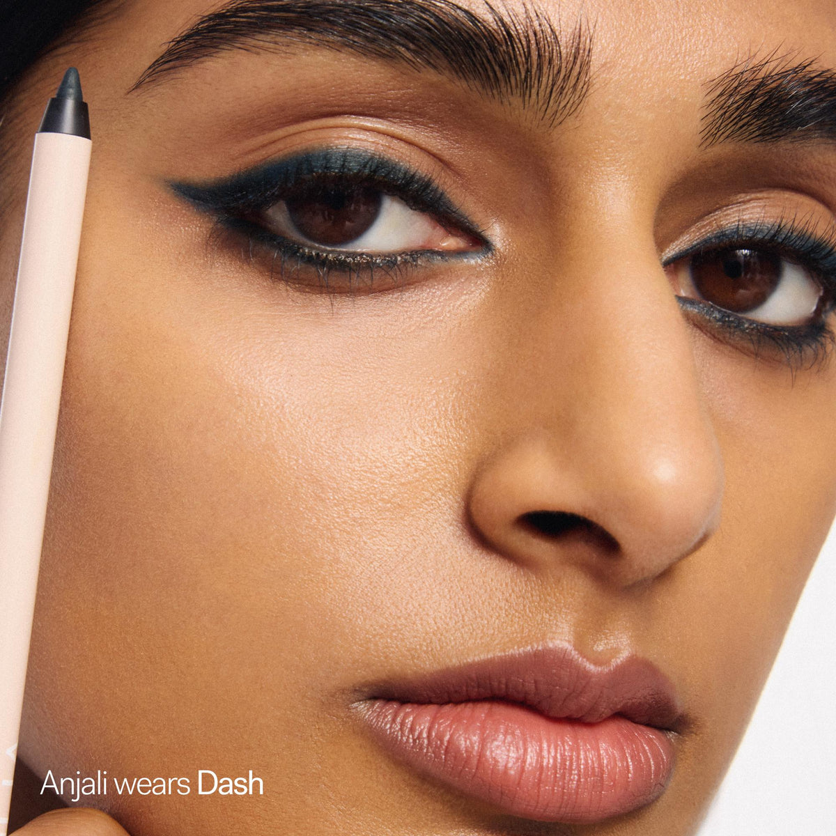 ILIA Beauty Thru Line Waterproof Eyeliner Dash – am Auge