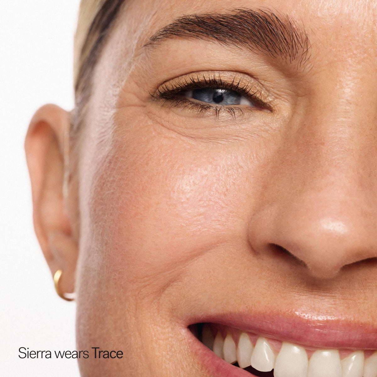 ILIA Beauty Thru Line Waterproof Eyeliner Trace – am Auge