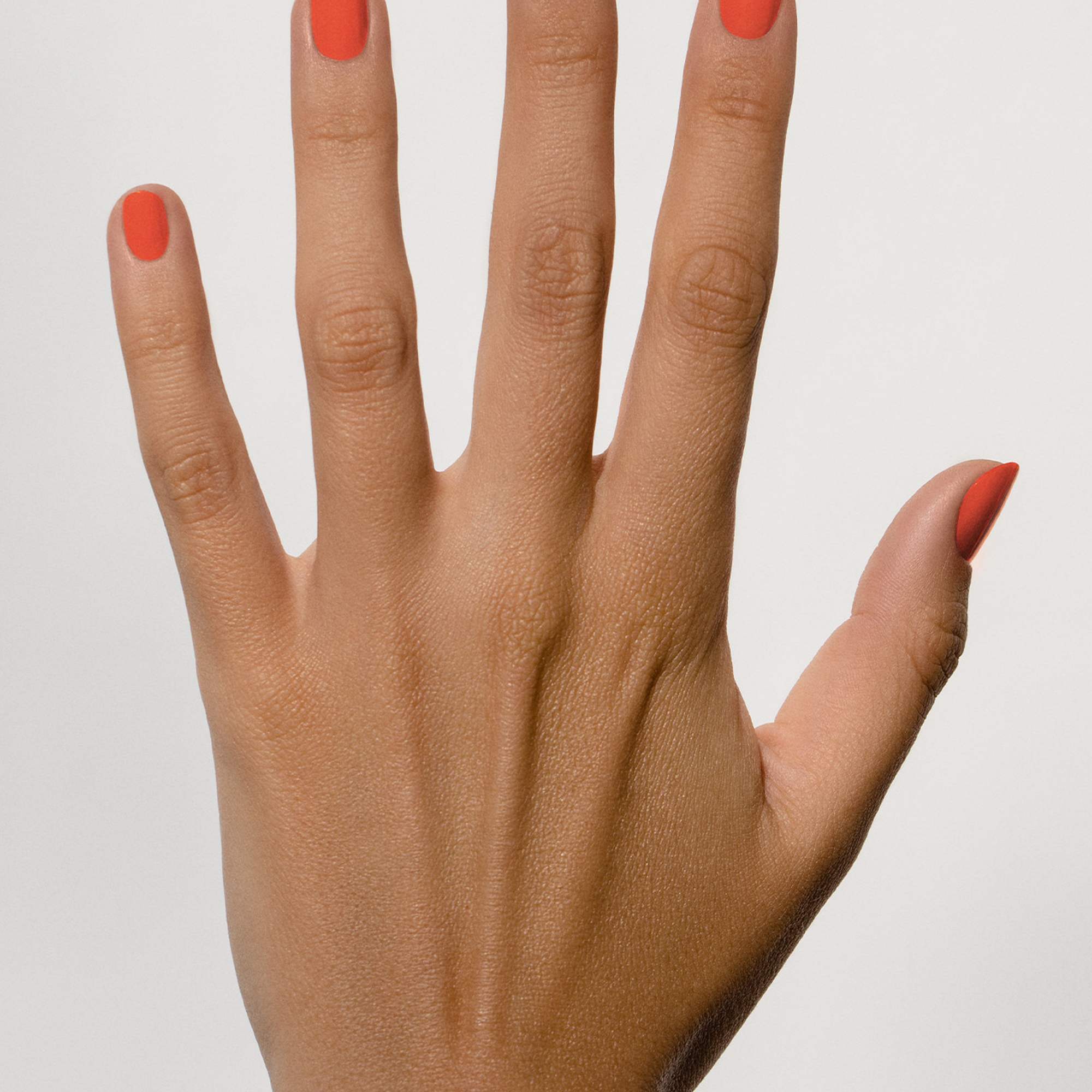 Karolin van Loon 21 Lava Orange – Farbe auf den Nägeln