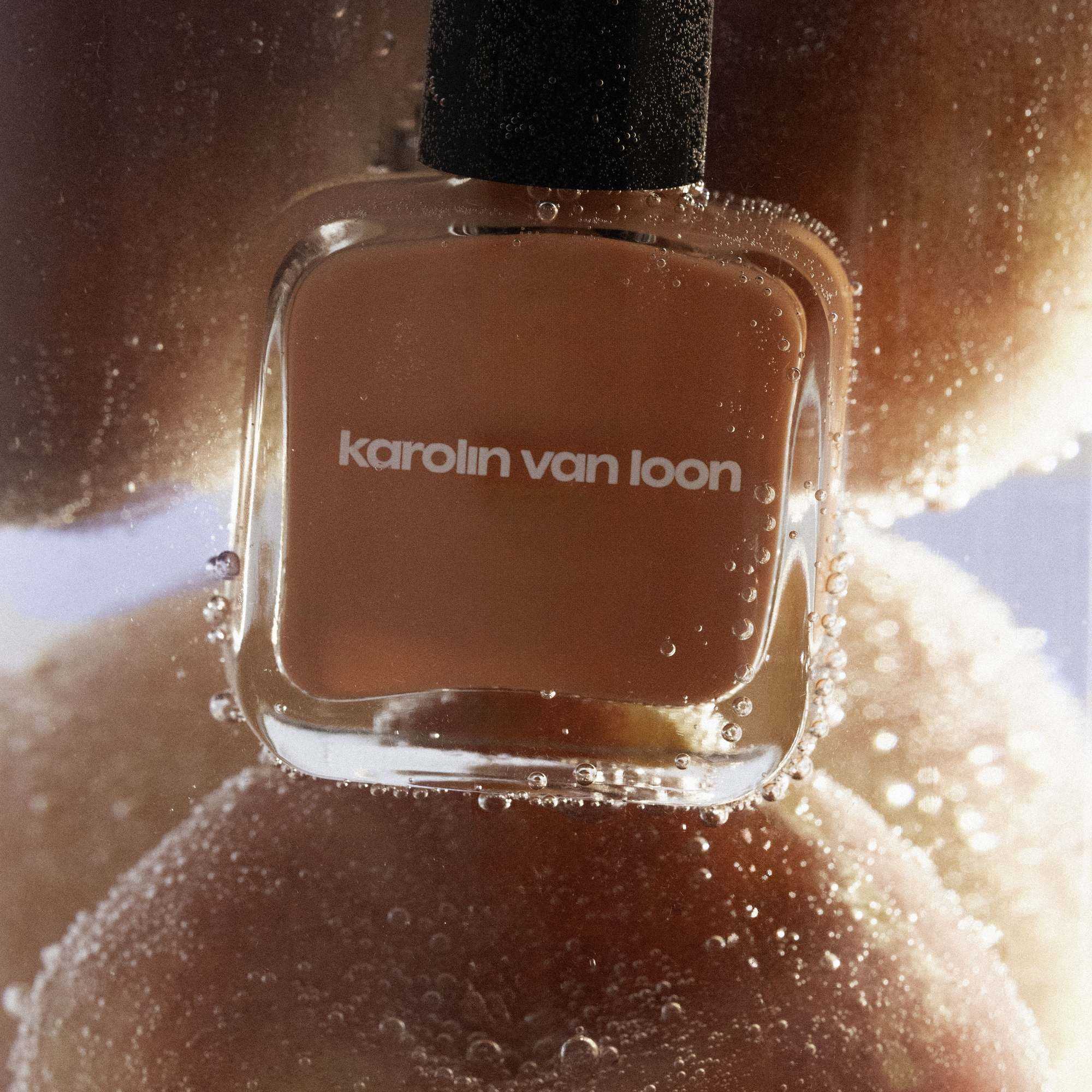 Karolin van Loon 21 Lava Orange – Lifestyle-Aufnahme