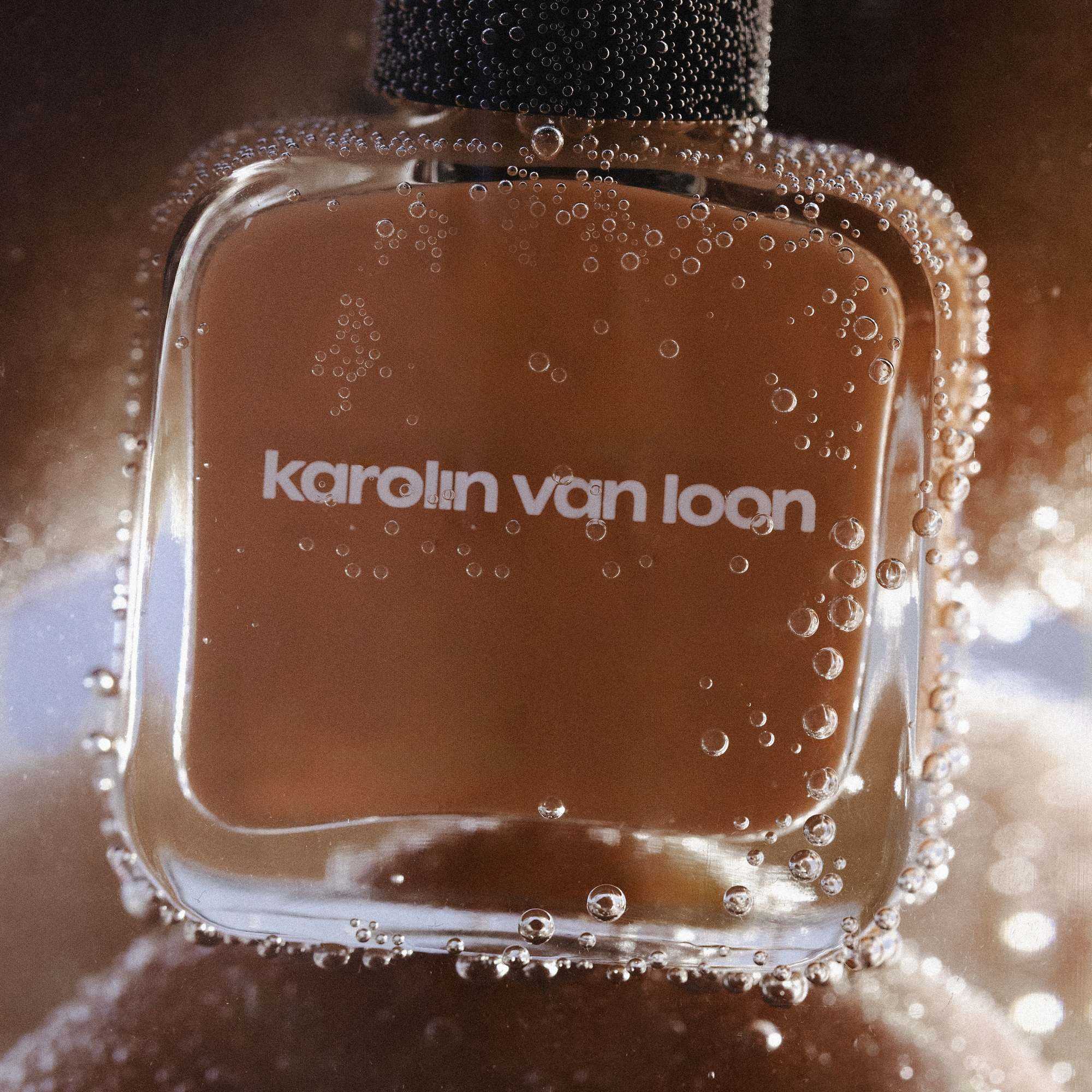 Karolin van Loon 21 Lava Orange – Lifestyle-Aufnahme