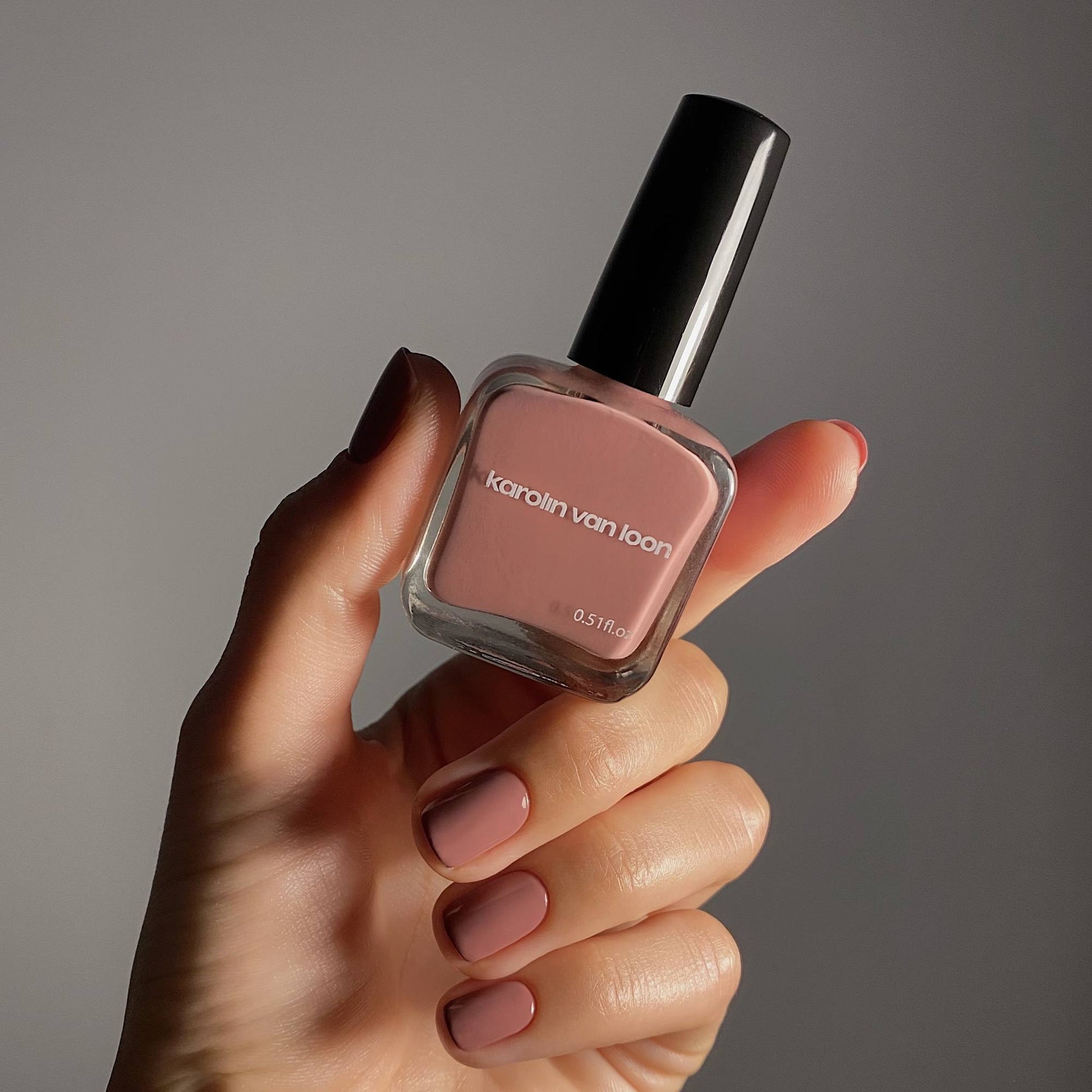 Karolin van Loon 55 Blush de Satin – Lifestyle-Aufnahme