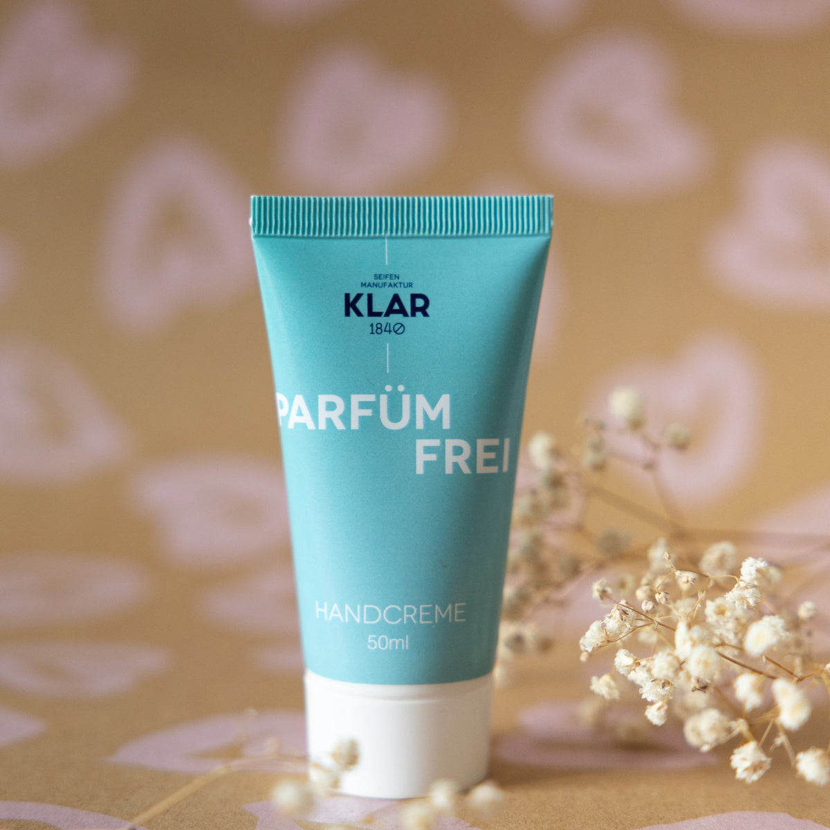 KLAR Handcreme parfümfrei – Tube vor Herzmuster