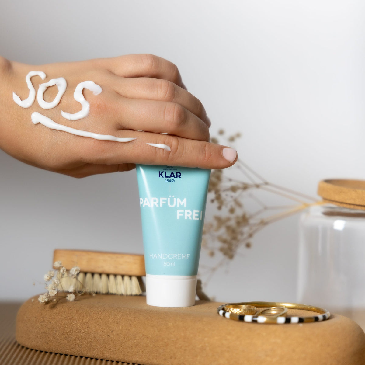 KLAR Handcreme parfümfrei – Anwendung auf der Hand