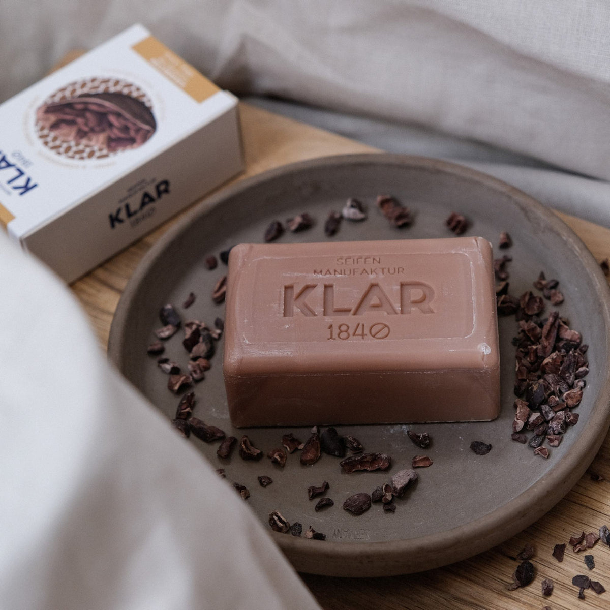 KLAR Kakaobutterseife – Seife mit Kakaonibs