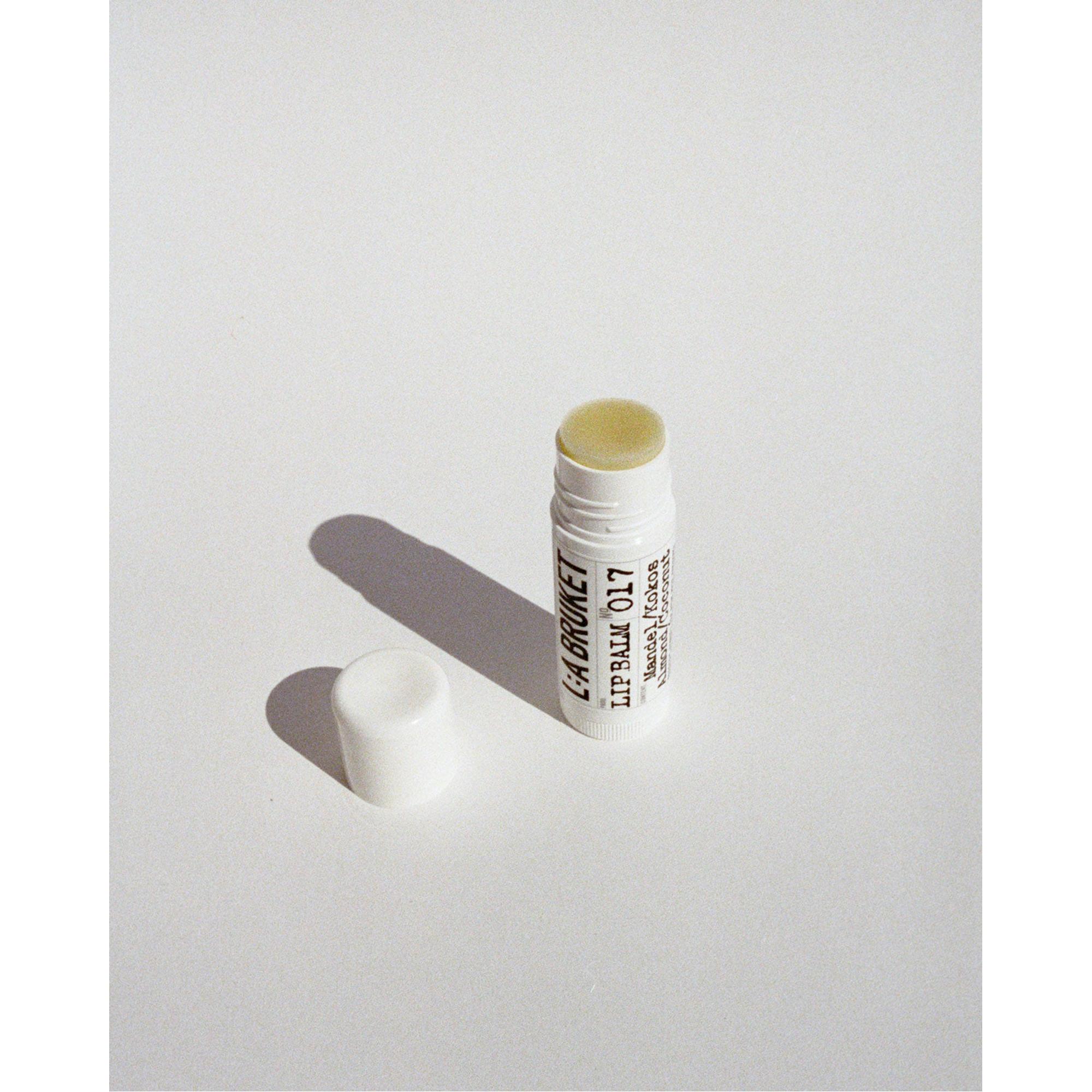 L:A BRUKET No 017 Lip Balm Almond / Coconut