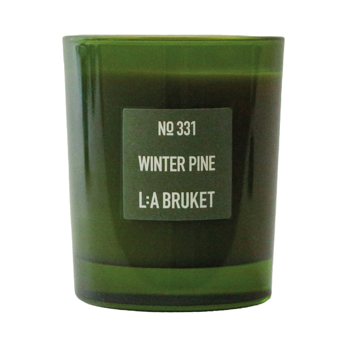 L:A BRUKET No 331 Duftkerze Winter Pine 240 g – tiefgrünes Glas