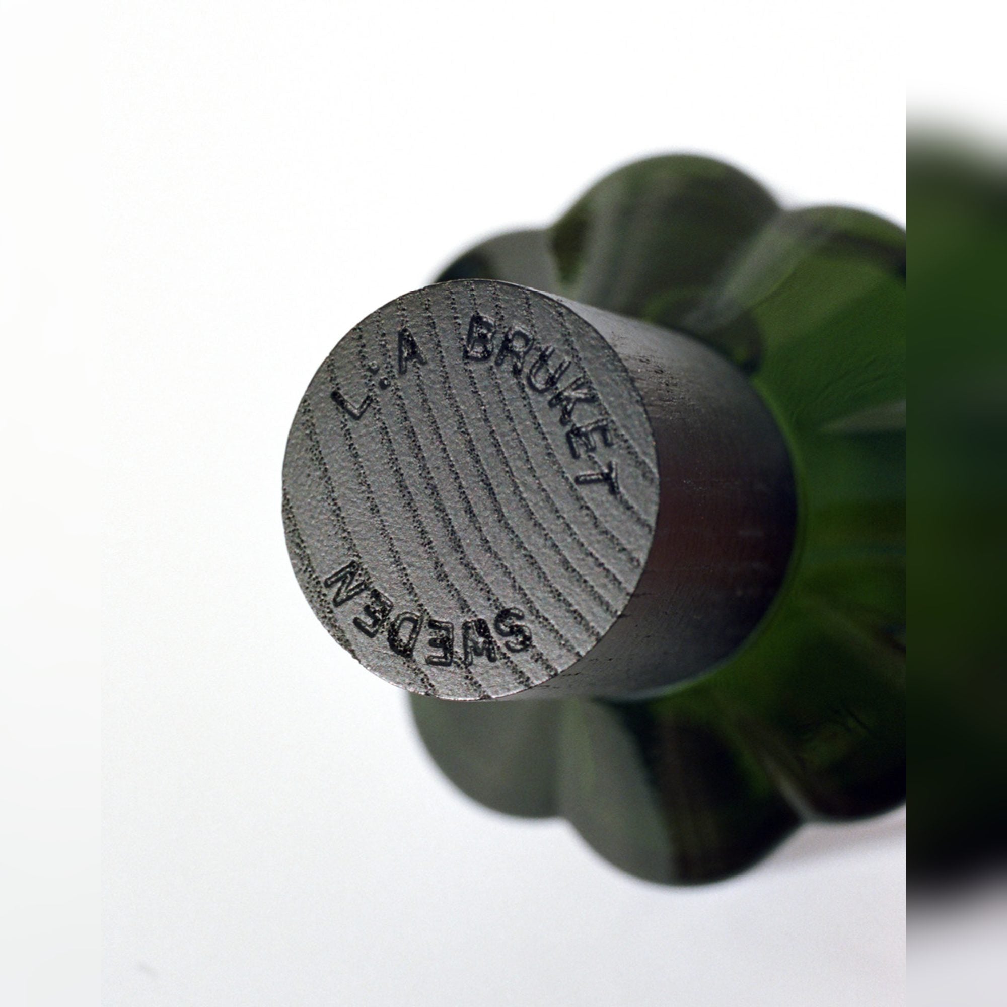 L:A BRUKET No 333 Övernatur Eau de Parfum – Verschluss im Detail