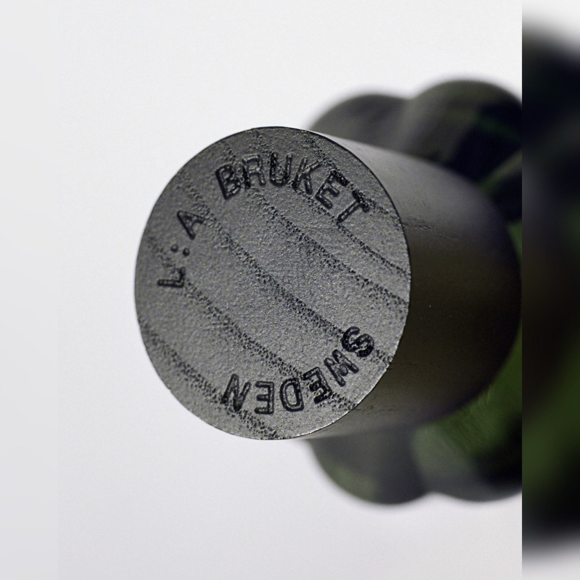 L:A BRUKET No 333 Övernatur Eau de Parfum – Verschluss im Detail