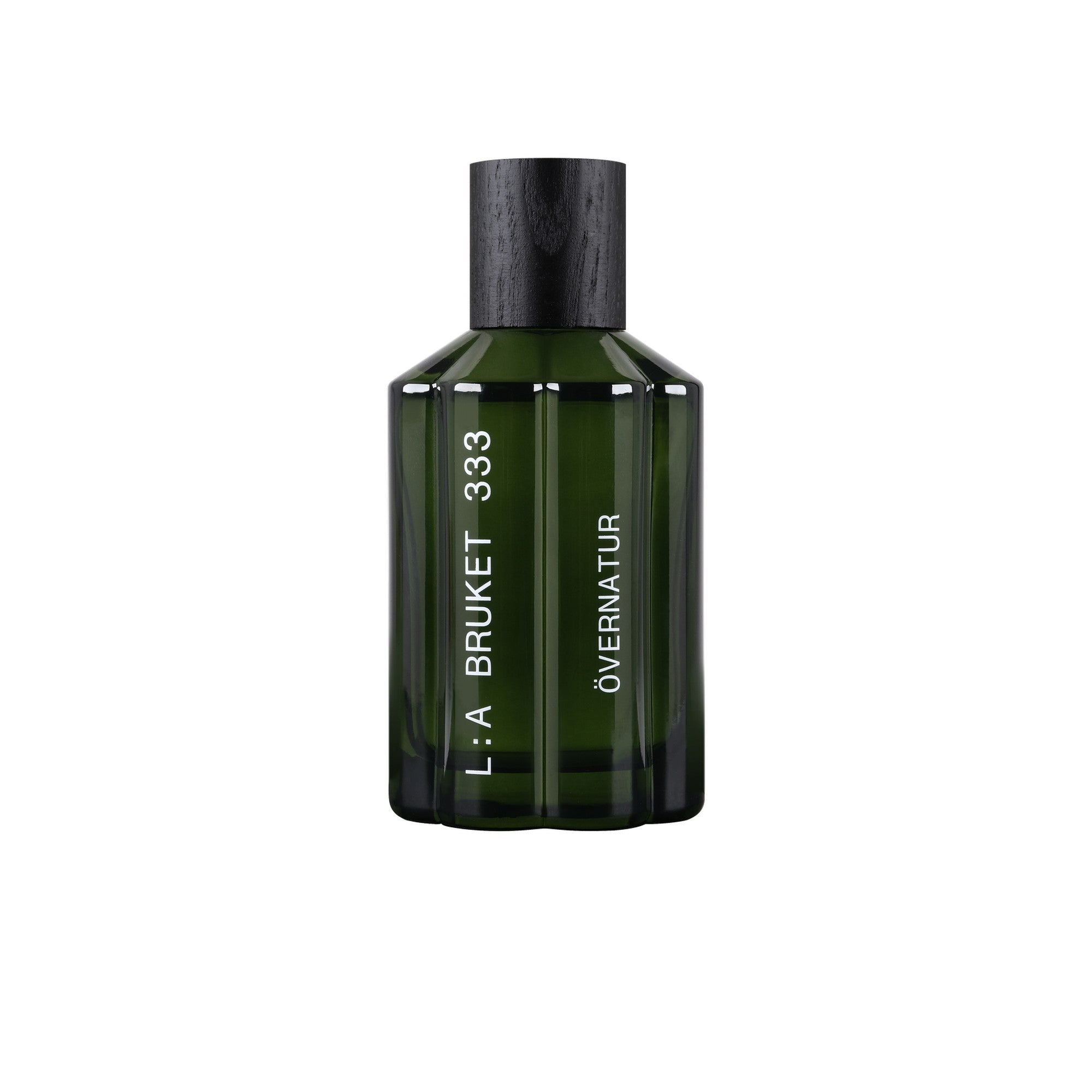 No 333 Övernatur: L:A BRUKET No 333 Övernatur Eau de Parfum – Flakon vor weißem Hintergrund