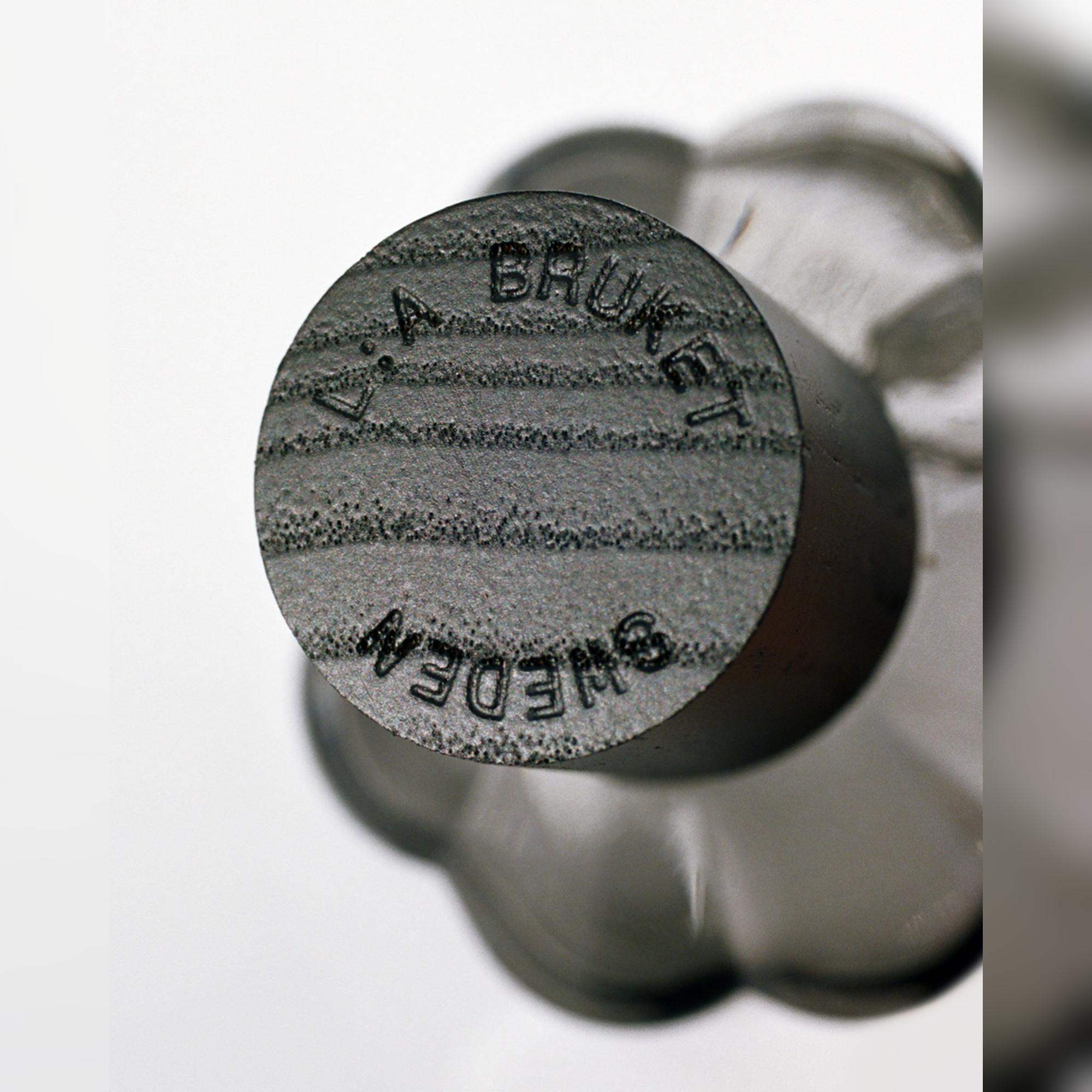 L:A BRUKET No 334 Blixt Eau de Parfum – Verschluss im Detail
