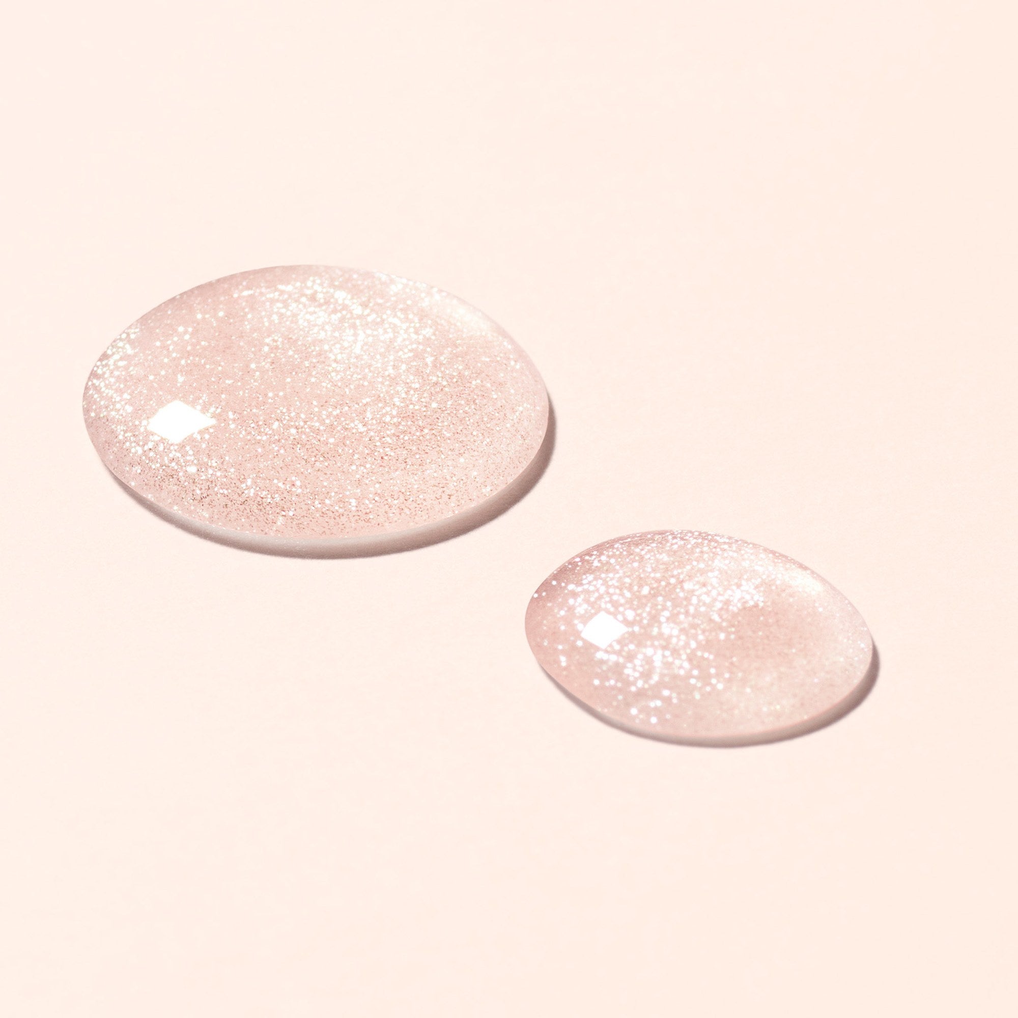 Manucurist Active Shine Opal – schimmernde Opal-Tropfen als Farbswatch