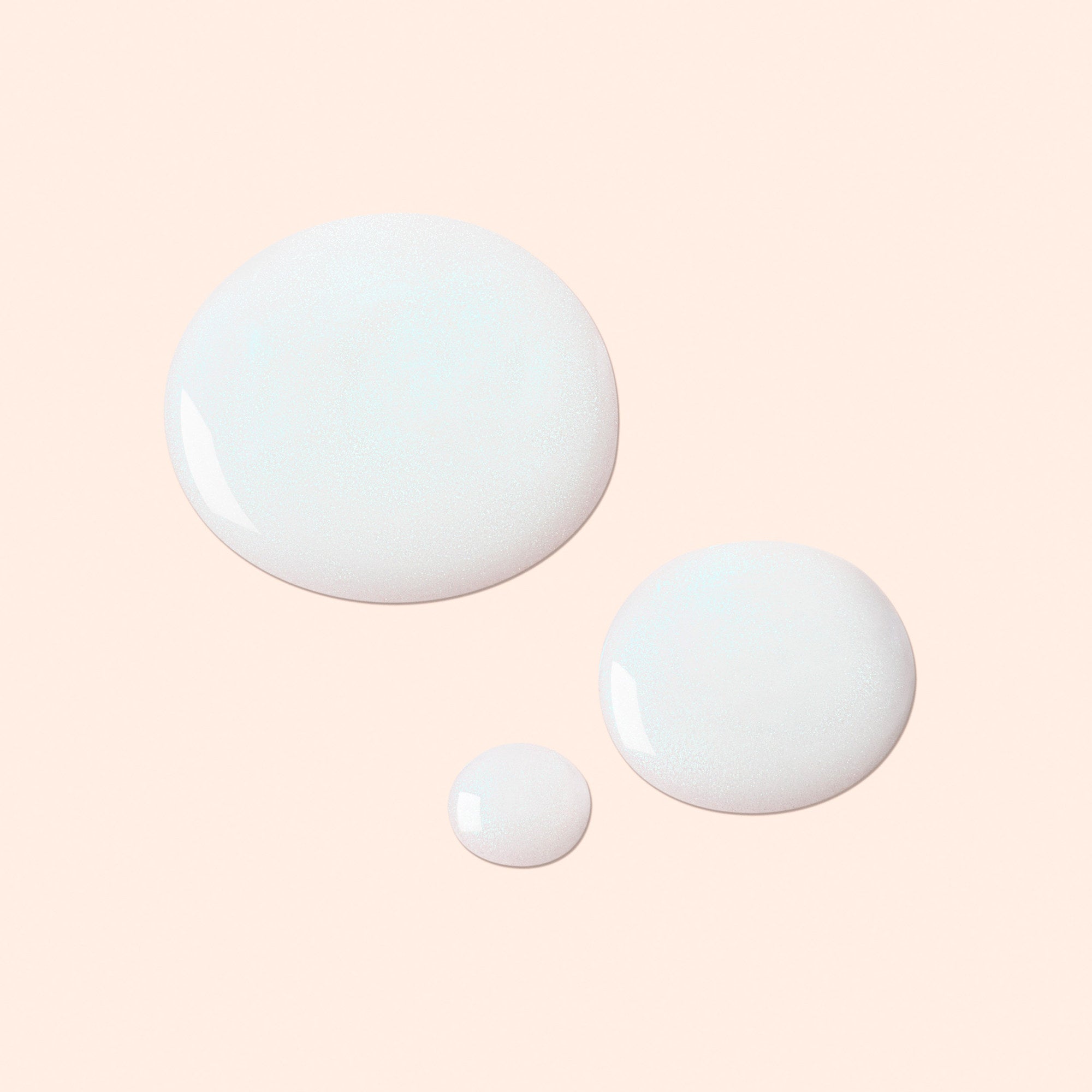 Manucurist ACTIVE Plump Aqua Glazed – perlmuttschimmernde Textur als Tropfen