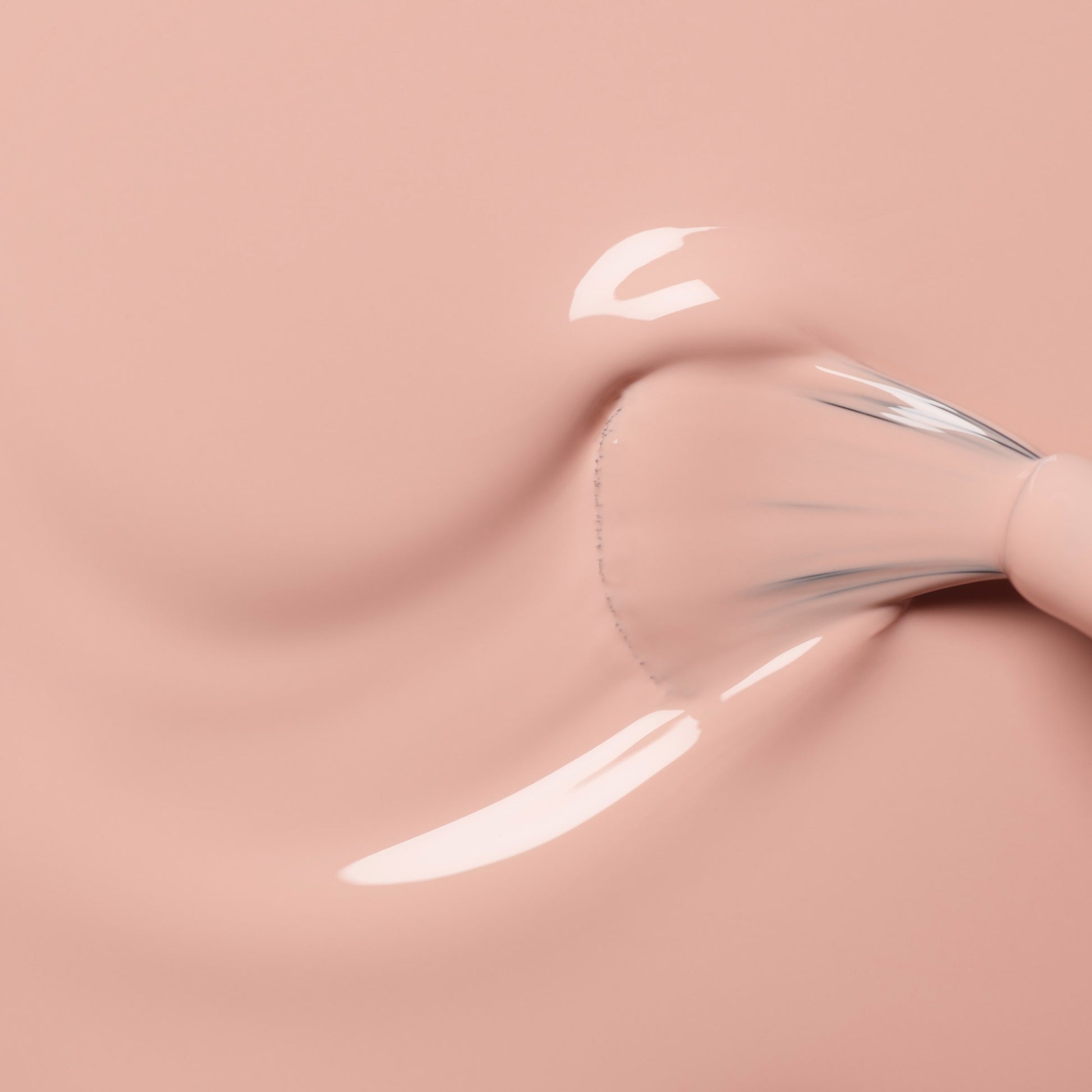Manucurist Dune – Farbswatch des nude-rosé Nagellacks als glänzender Lackstrich
