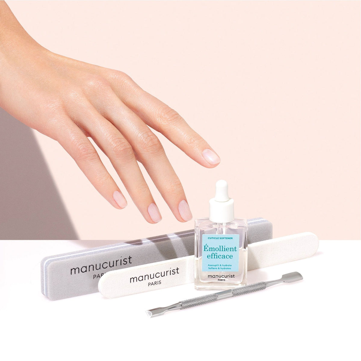 Manucurist Emollient efficace – Nagelhaut-Gel, 15ml – Hand mit Flasche und Nagelpflege-Werkzeug
