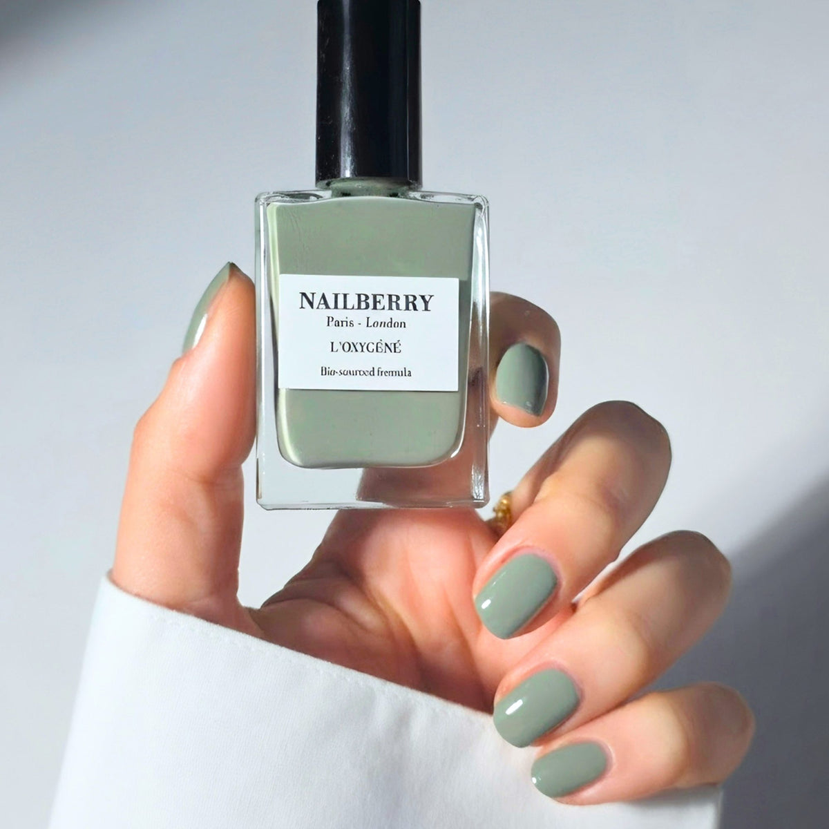 Nailberry L'Oxygéné A New Leaf – auf den Nägeln getragen