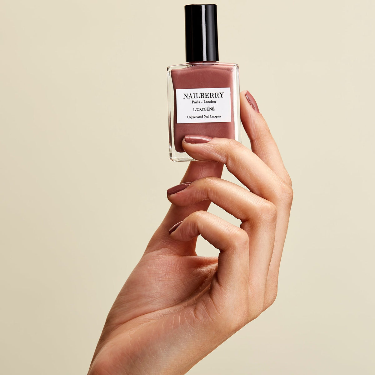 Nailberry L'Oxygéné Cashmere – auf den Nägeln getragen, Tragebild 1