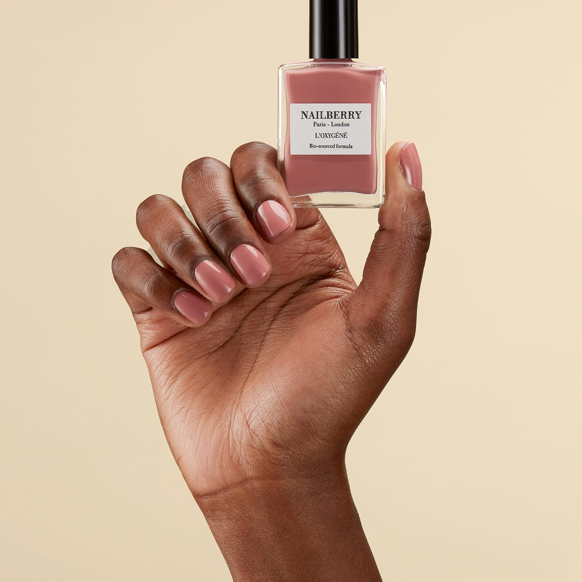 Nailberry L'Oxygéné Cashmere – auf den Nägeln getragen, Tragebild 2