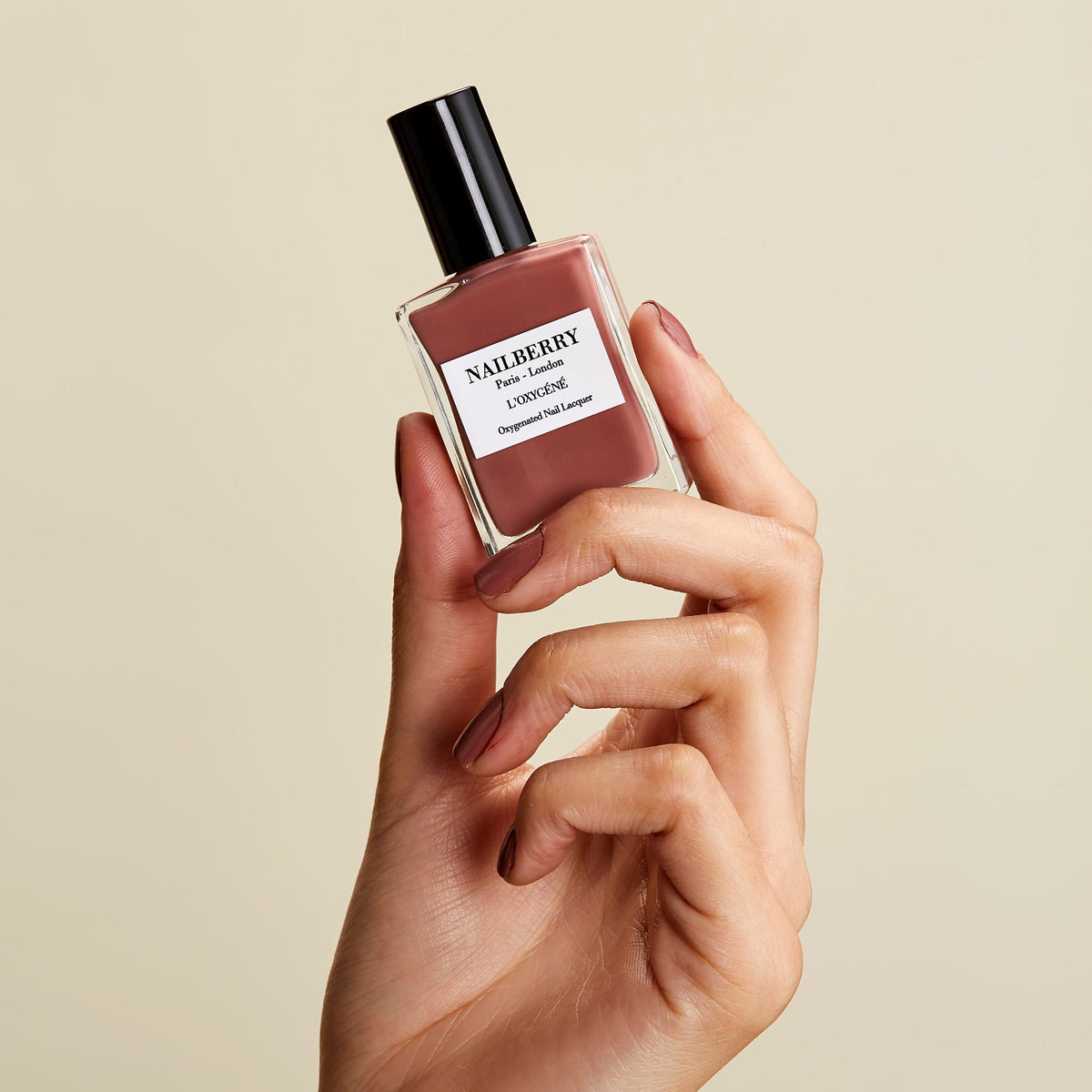 Nailberry L'Oxygéné Cashmere – auf den Nägeln getragen, Tragebild 3