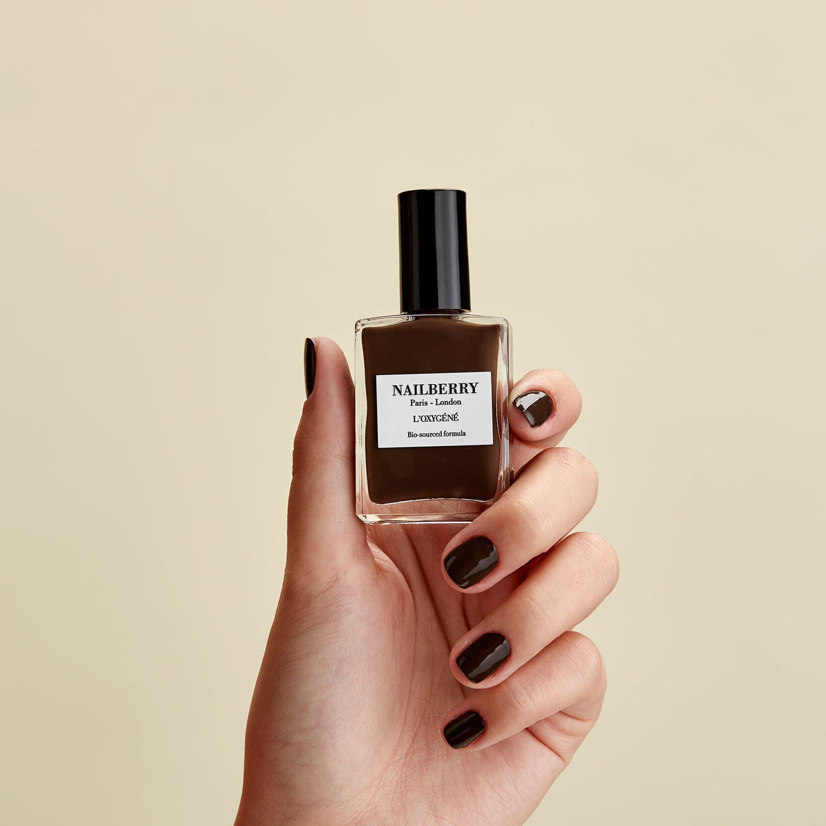 Nailberry L'Oxygéné Hot Coco – auf den Nägeln getragen, Tragebild 1