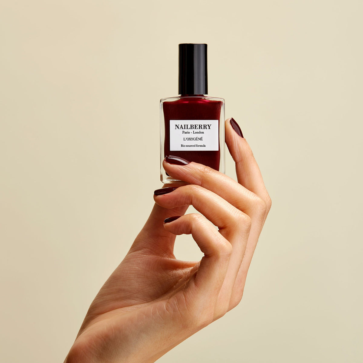 Nailberry L'Oxygéné Les Temps De Cerises – auf den Nägeln getragen, Tragebild 2