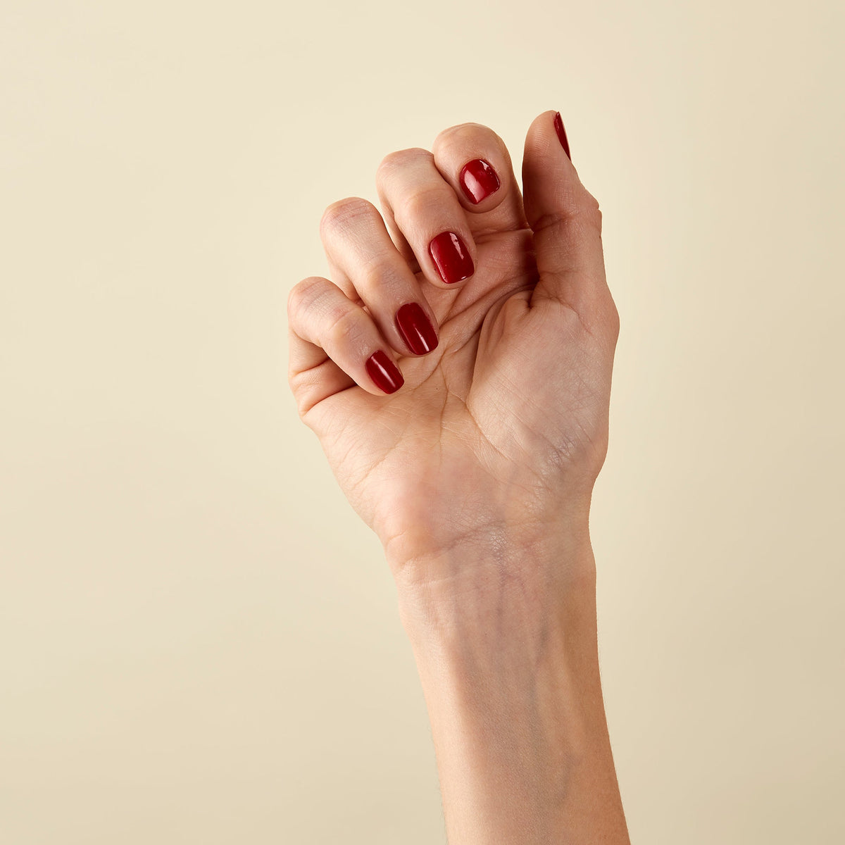 Nailberry L'Oxygéné Rouge – auf den Nägeln getragen, Tragebild 3