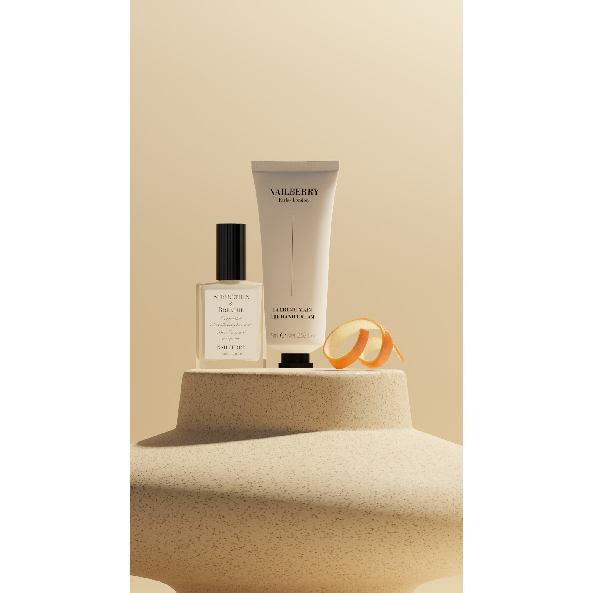Nailberry The Hand Cream im Anwendungsmoment