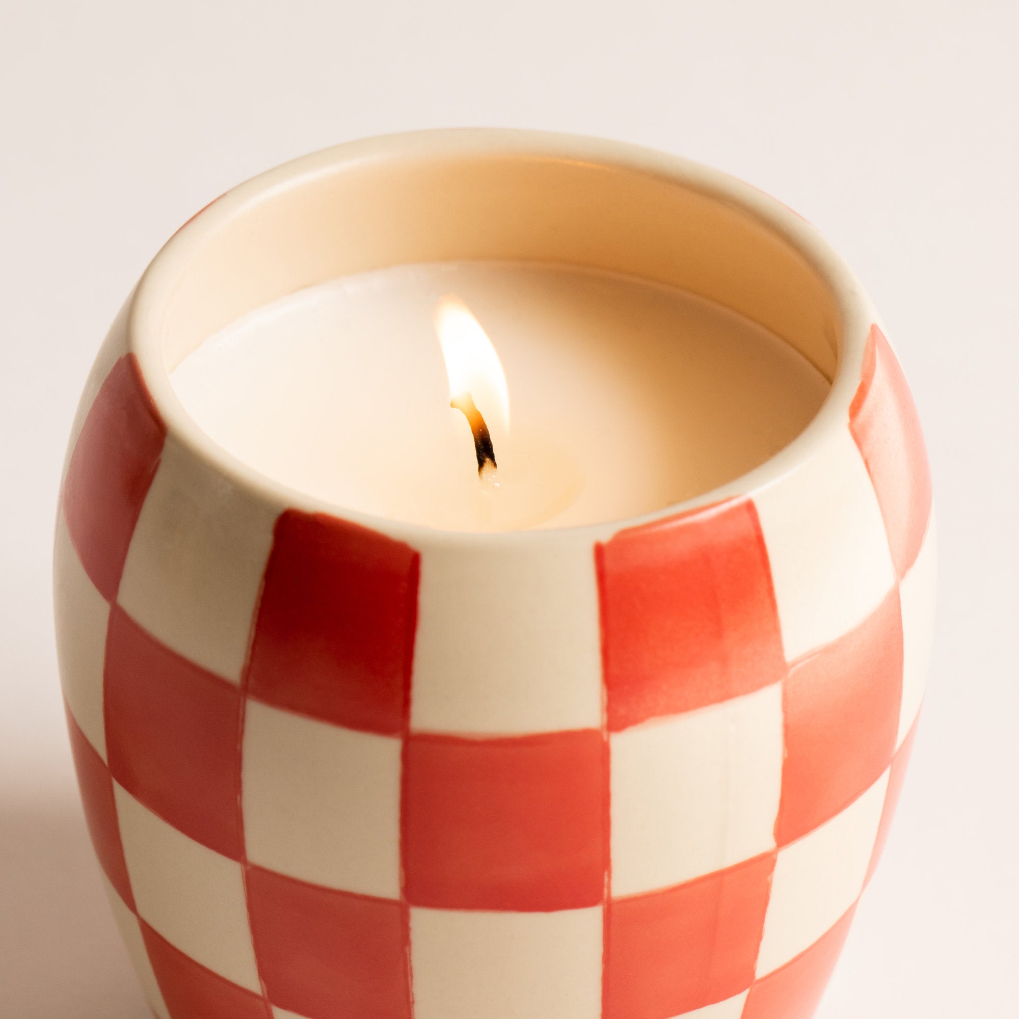 Paddywax Checkmate Porzellan-Duftkerze Rose Santal, 311g – Lifestyle