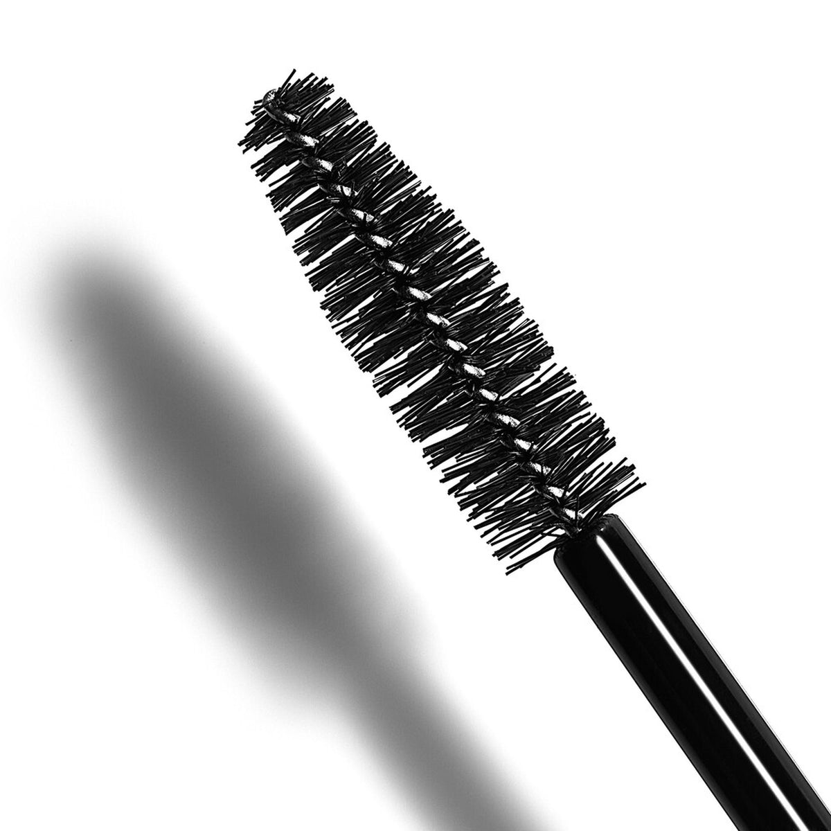 RMS Beauty Straight Up™ Volumizing Peptide Mascara, 10ml – Bürste in Nahaufnahme