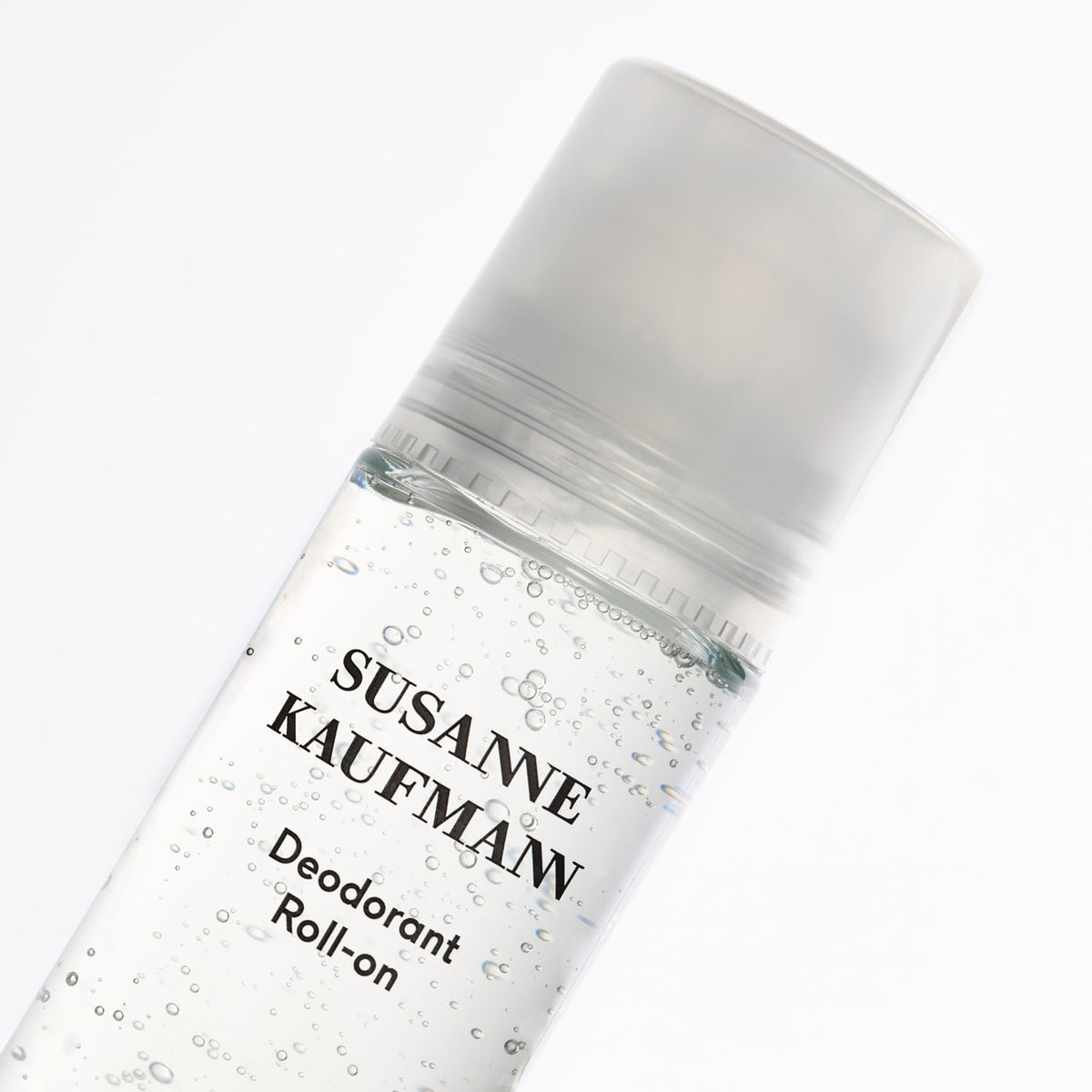 Susanne Kaufmann Deodorant Roll-On / Deo Roll-on, 50ml – Flakon schräg in Nahaufnahme