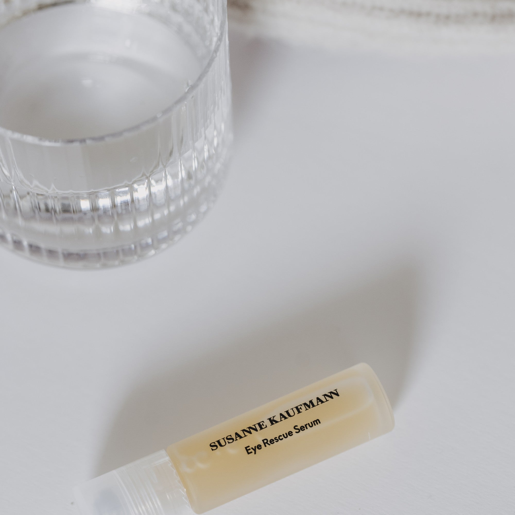 Susanne Kaufmann Eye Rescue Serum – Roll-on im Alltag