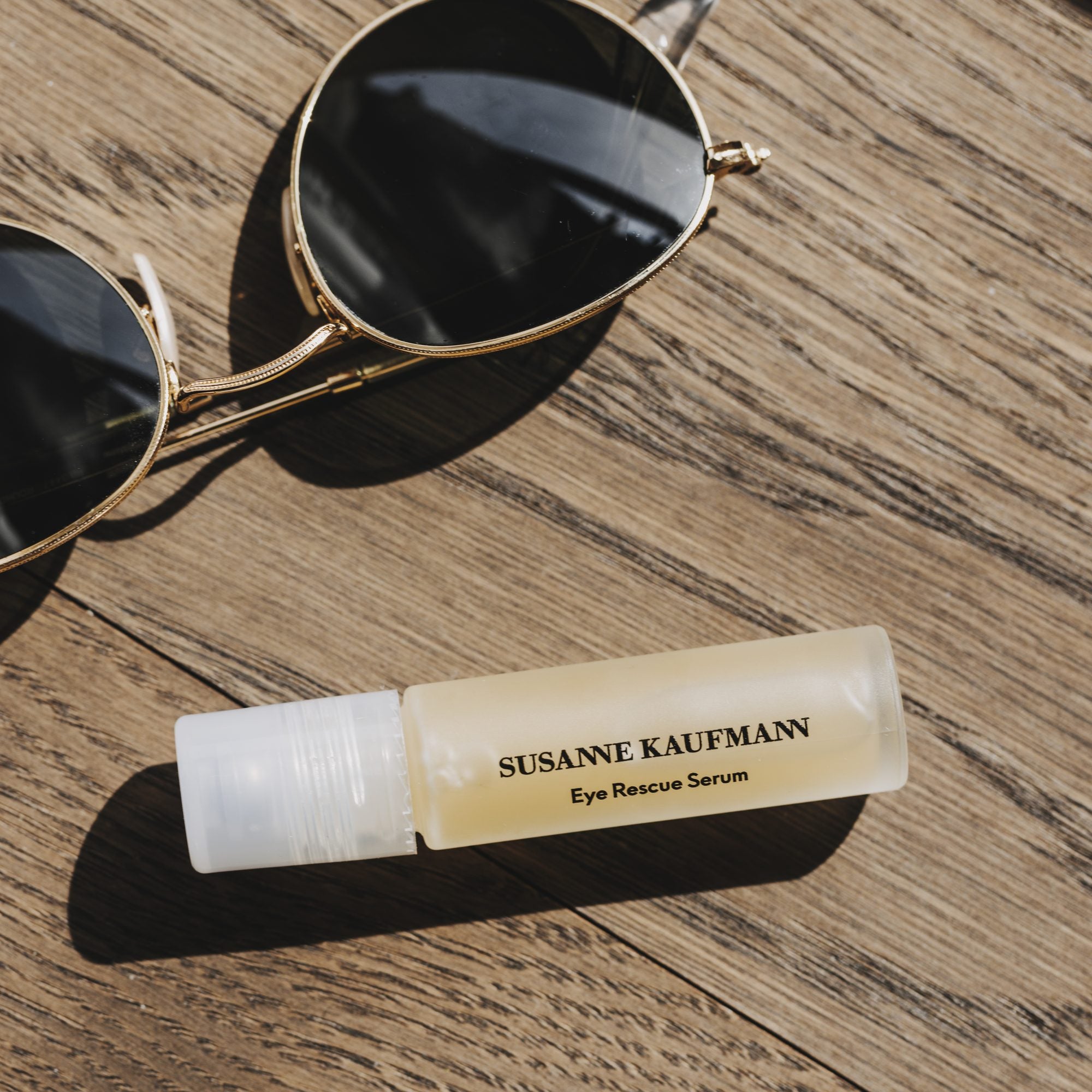 Susanne Kaufmann Eye Rescue Serum – Roll-on mit Sonnenbrille