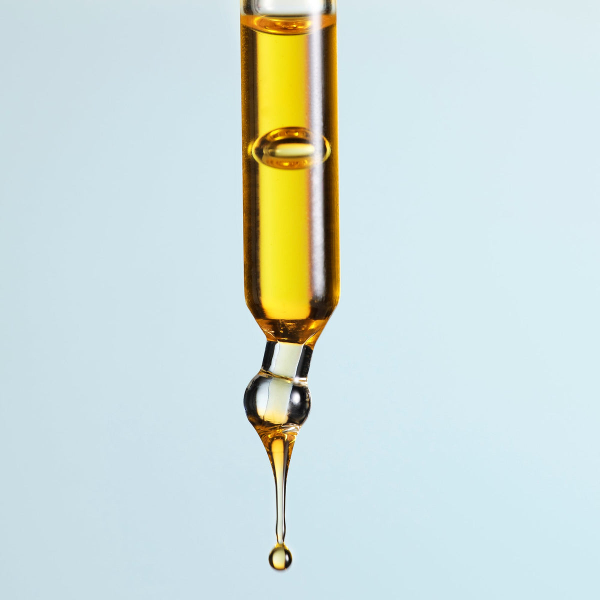 Susanne Kaufmann Face Oil / Gesichtsöl, 30ml – Textur: Öltropfen an der Pipette