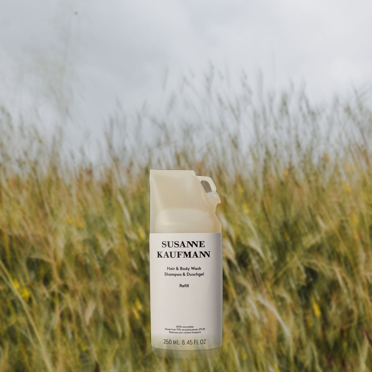 Susanne Kaufmann Body Wash Refill / Duschgel für Körper & Haar Nachfüllpack, 250ml – Nachfüllbeutel in einer Sommerwiese