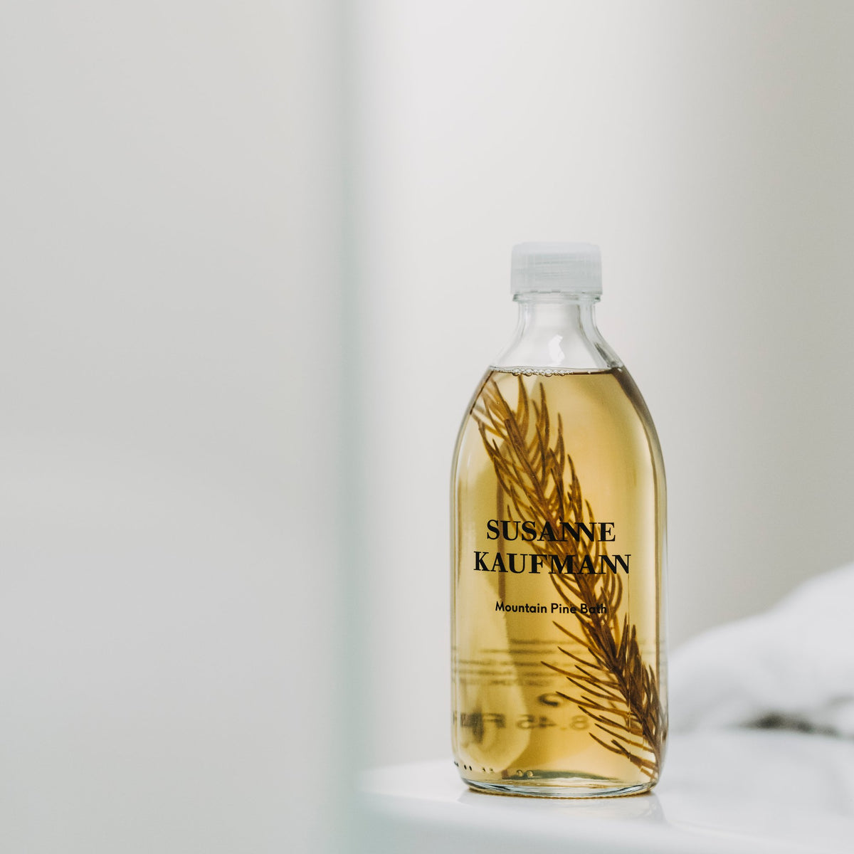 Susanne Kaufmann Mountain Pine Bath / Latschenkieferbad, 250ml – Flasche mit Handtuch