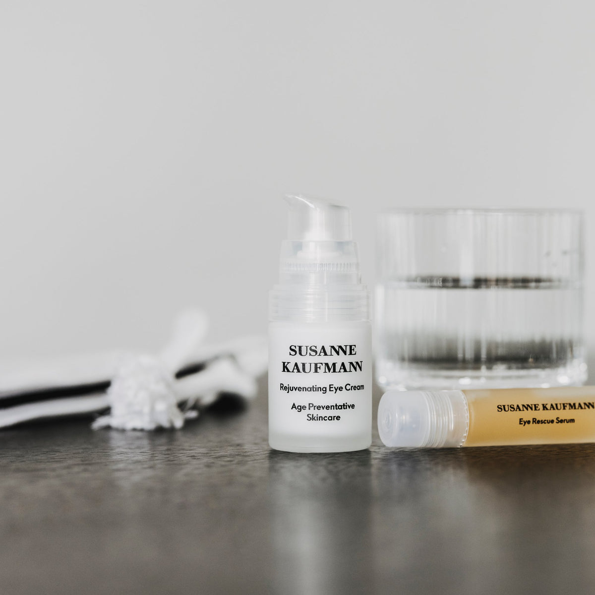 Susanne Kaufmann Rejuvenating Eye Cream / Augencreme, 15ml – mit Eye Rescue Stick und Wasserglas
