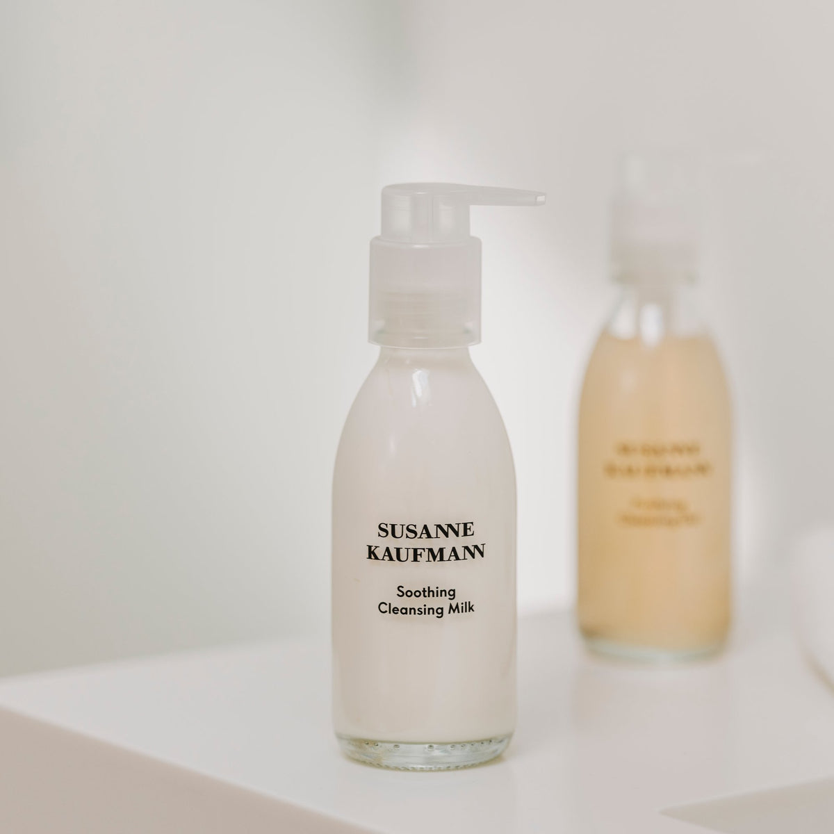 Susanne Kaufmann Soothing Cleansing Milk / Pflegende Reinigungsmilch, 100ml – mit Klärendem Reinigungsgel und Wasserglas