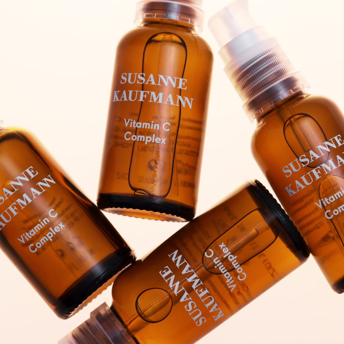 Susanne Kaufmann Vitamin C Complex Serum / Vitamin-C-Serum, 30ml – Flaschen in Nahaufnahme