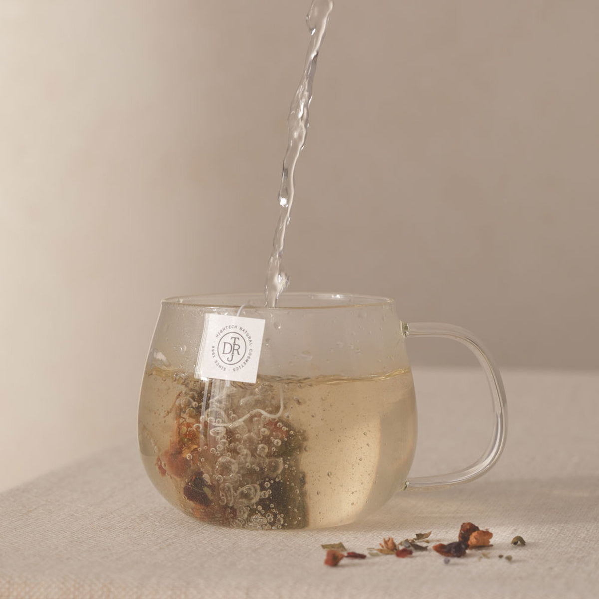 TEAM DR JOSEPH Joyful Delight Tea, 15 Pyramidenfilter x 2,5g – Tee in Tasse bzw. Glas