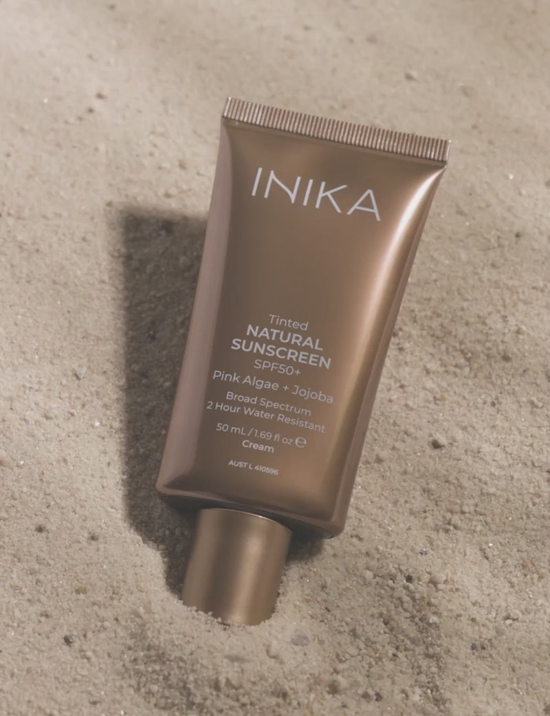 INIKA Organic Tinted Natural Sunscreen SPF50+ Video – getönter mineralischer Sonnenschutz in der Anwendung